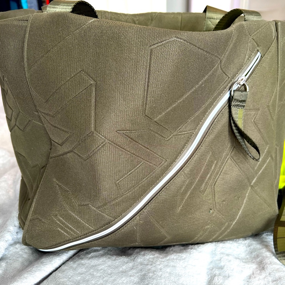 Go Dash Dot Isabella Tote olive with detachable crossbody and shoe/wet bag